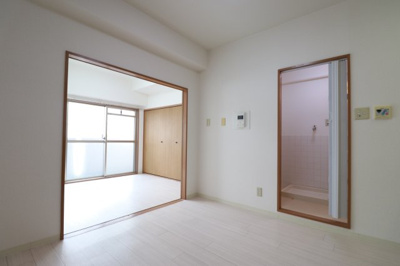 【居間・リビング】 | 三福ロイヤルマンション