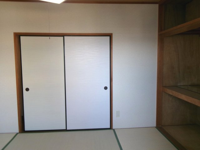 メゾンイヤサカの和室