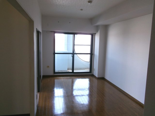 メゾンイヤサカの居間・リビング