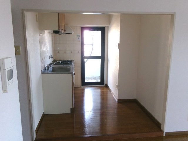 メゾンイヤサカの居間・リビング