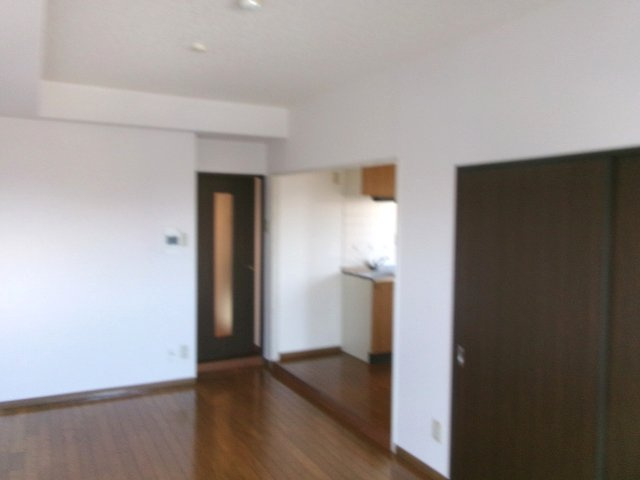 メゾンイヤサカの洋室