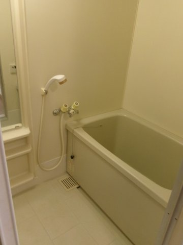 メゾンイヤサカの浴室