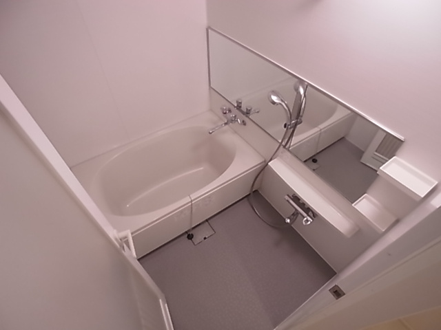 神戸市長田区片山町５丁目の賃貸マンションの浴室