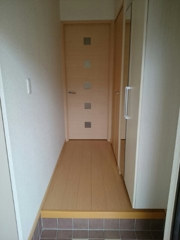 ソレアードエムＣの玄関