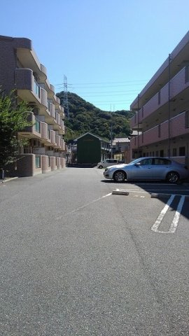 メゾン・アン・ソレイユⅡの駐車場