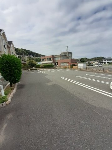 サンライズＢの駐車場