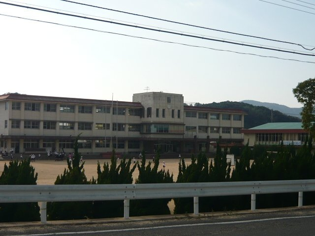 サンライズＢの周辺|誠意小学校まで500m