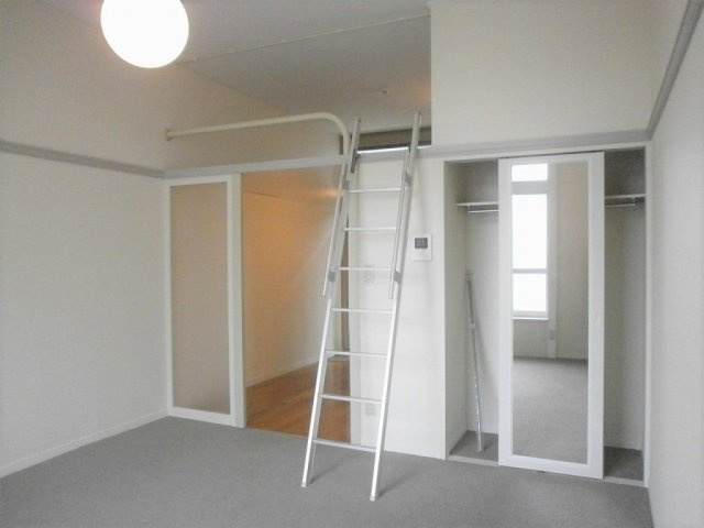 レオパレス長府東の寝室