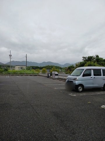 ソレアードエムＡの駐車場