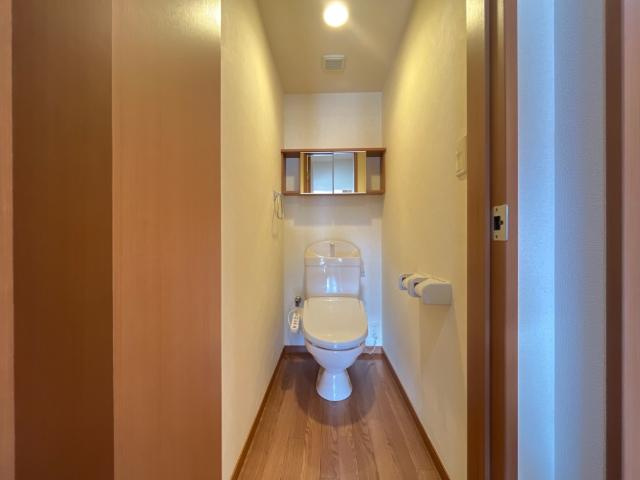 ウィステリア王司２番館のトイレ|シャワー付トイレ