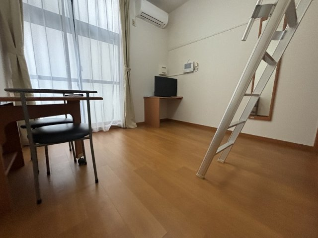 レオパレスプラナトピアの居間・リビング