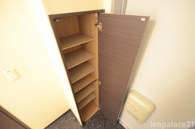 レオネクストＳＨＩＯＩＲＩの玄関