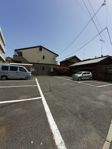 アヴニール２１の駐車場