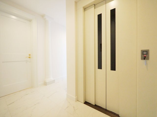 【設備】 | 目黒区五本木2丁目 | 便利なホームエレベーター付きの邸宅です。