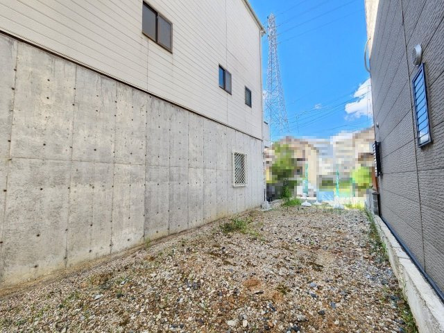 向日市寺戸町七ノ坪の外観|北側道路です。