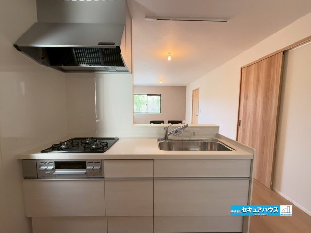 【今からでもご案内可能】豊明市前後町仙人塚I 全3棟 Btypeのキッチン|Btype｜傷が付きにくい人造大理石ワークトップのキッチン。
