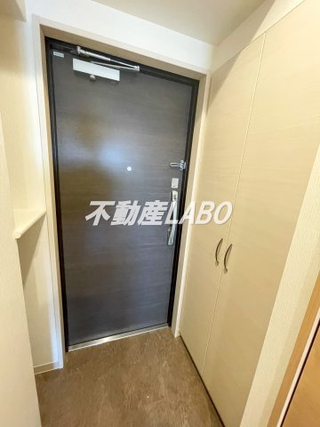 グランデ元町の玄関
