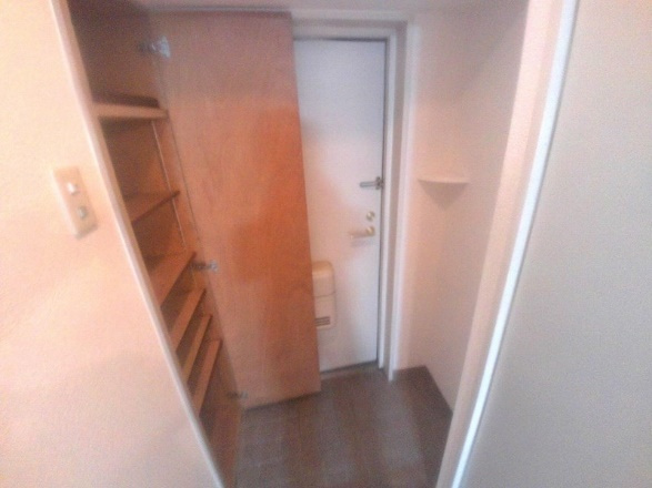 YKハイツ小久保の玄関