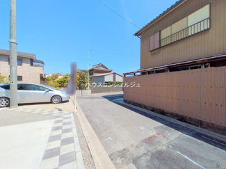 【前面道路含む現地写真】