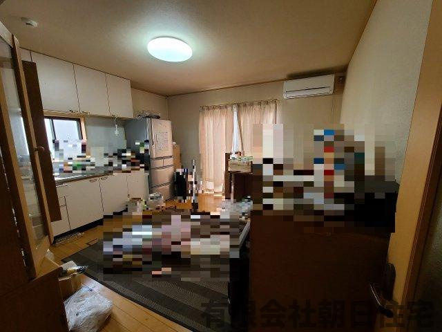 【居間・リビング】 | 東出雲町揖屋中古戸建 | こちらのリビングで趣味の時間をお楽しみください