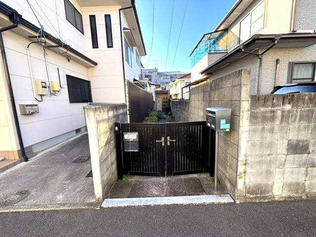 道後今市でおひとり様戸建♪のエントランス