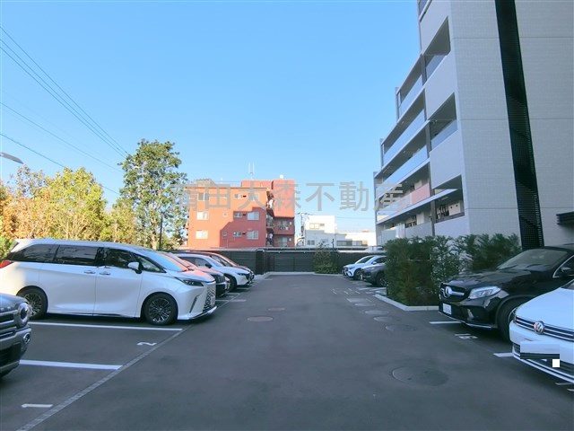 プラウド京急蒲田の駐車場