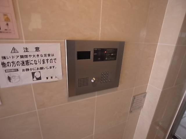 神戸市兵庫区門口町の賃貸マンションのエントランス