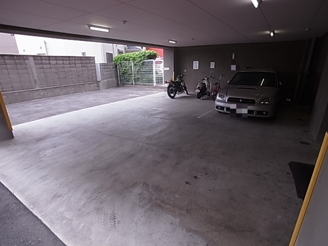 神戸市兵庫区門口町の賃貸マンションの駐車場