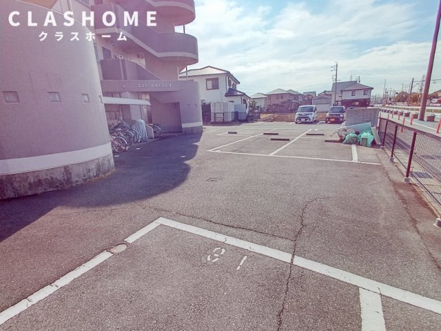 エステートBELL1　　 刈谷市近郊の賃貸はクラスホーム刈谷店の駐車場