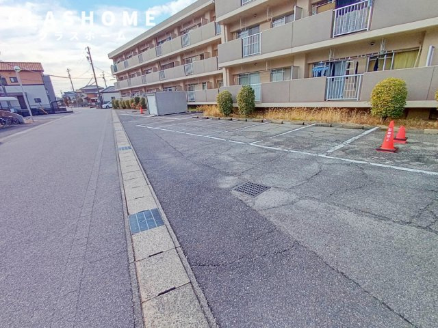 エステートBELL1　　 刈谷市近郊の賃貸はクラスホーム刈谷店の駐車場