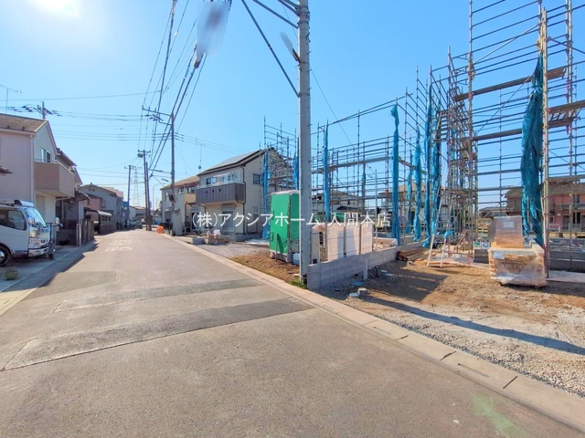 入間市扇台6丁目・全2棟　新築一戸建　1号棟　の前面道路含む現地写真|建築中写真（2025年2月27日撮影）