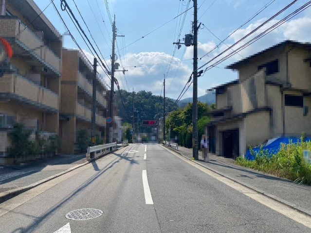 京都市左京区北白川上池田の前面道路含む現地写真|御蔭通り沿いの売土地になります。
道路幅員：約11.0ｍ