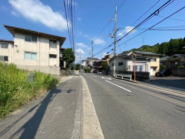 京都市左京区北白川上池田の前面道路含む現地写真|最寄りバス停まで30秒！
京阪鴨東線「出町柳」駅 バス乗車約10分です。