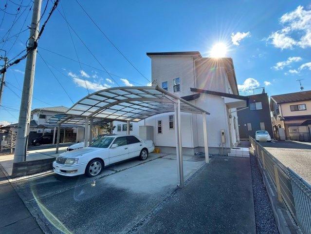 野洲市吉地　中古戸建ての駐車場