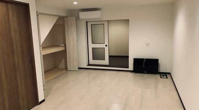 西側町戸建住宅の居間・リビング