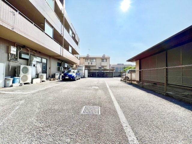 ハイルーツビルの駐車場|駐車場があるので、車を買う予定の方も安心です