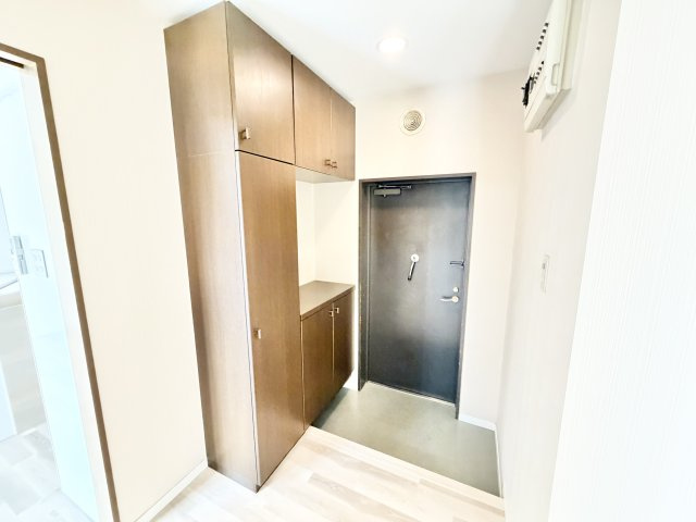 ハイルーツビルの玄関