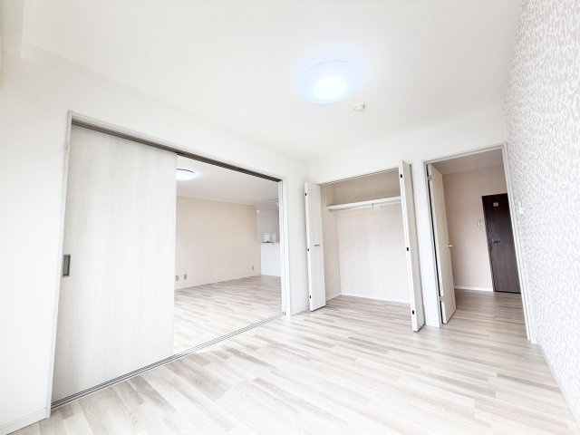 ハイルーツビルの洋室