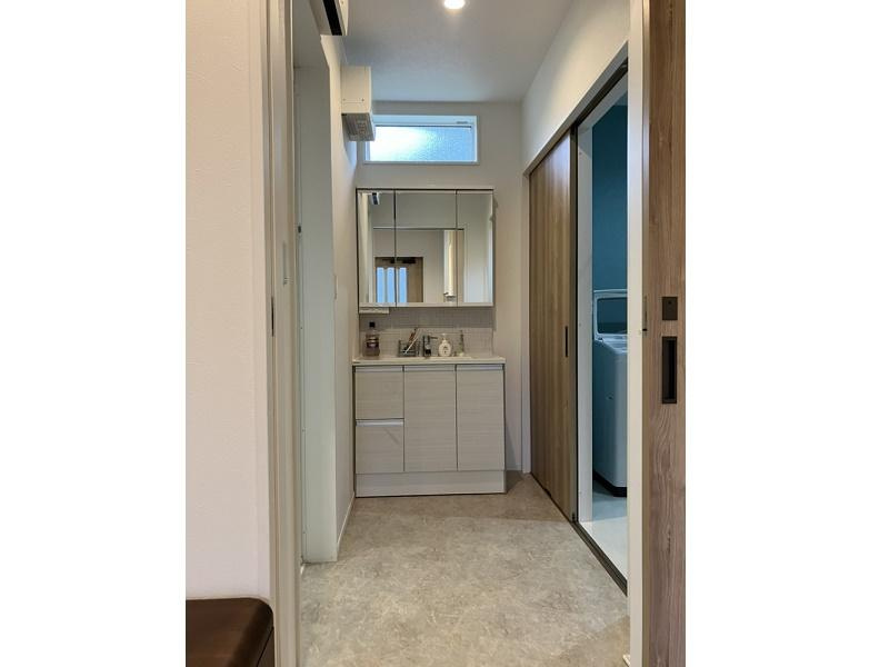 土佐市蓮池　中古戸建の独立洗面台