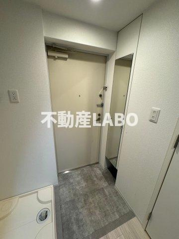 セレニテ難波グランデシュッドの玄関