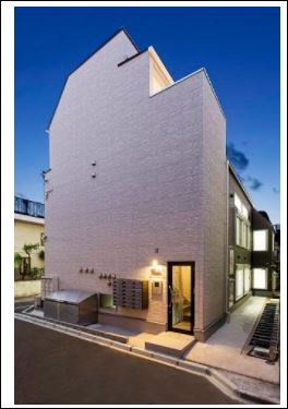 新宿区大久保２丁目のアパートのエントランス