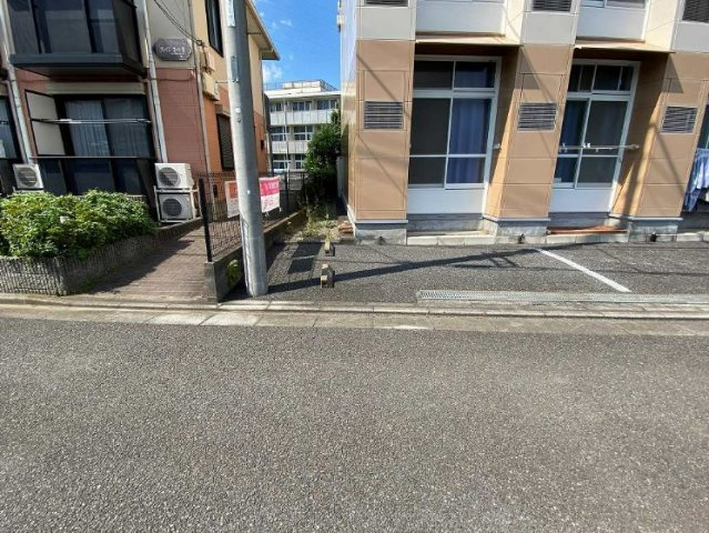レオパレスディアコートの駐車場