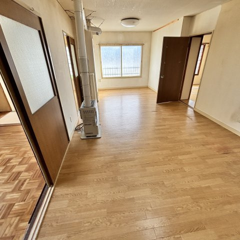 サンハイツかどやの居間・リビング