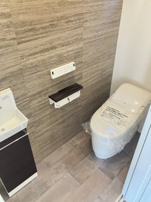 【トイレ】 | 新築住宅　高知市鴨部高町　西棟 | 1階温水洗浄便座