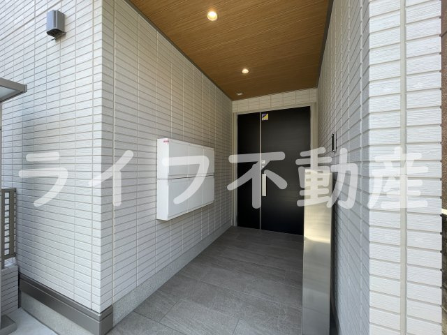 ラフィーネクローバーⅡのエントランス|ゆとりのあるエントランスです