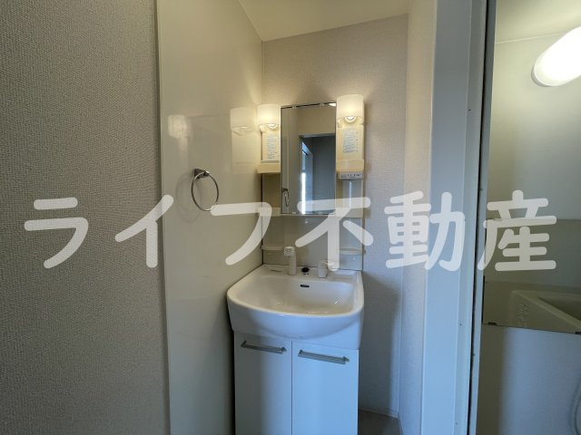 エクレール上小阪の独立洗面台|独立洗面化粧台が付いています