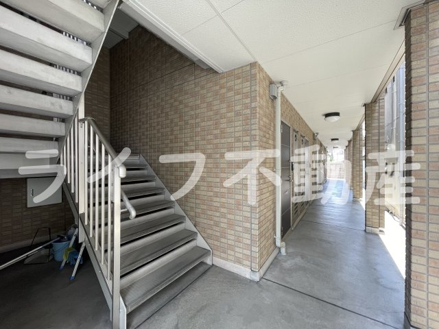 エクレール上小阪のエントランス|落ち着いたエントランスです