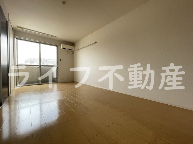 エクレール上小阪の内装|明るい室内です