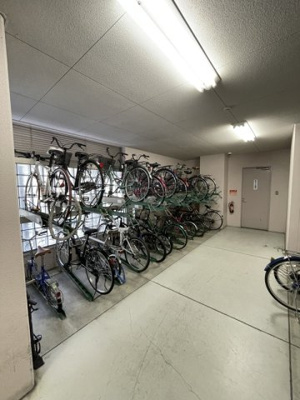 【駐車場】 | エトワール北梅田 | 駐車スペースもあります