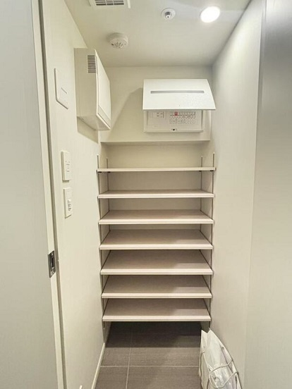 港区浜松町２丁目の賃貸マンションのその他|シューズインクローゼット